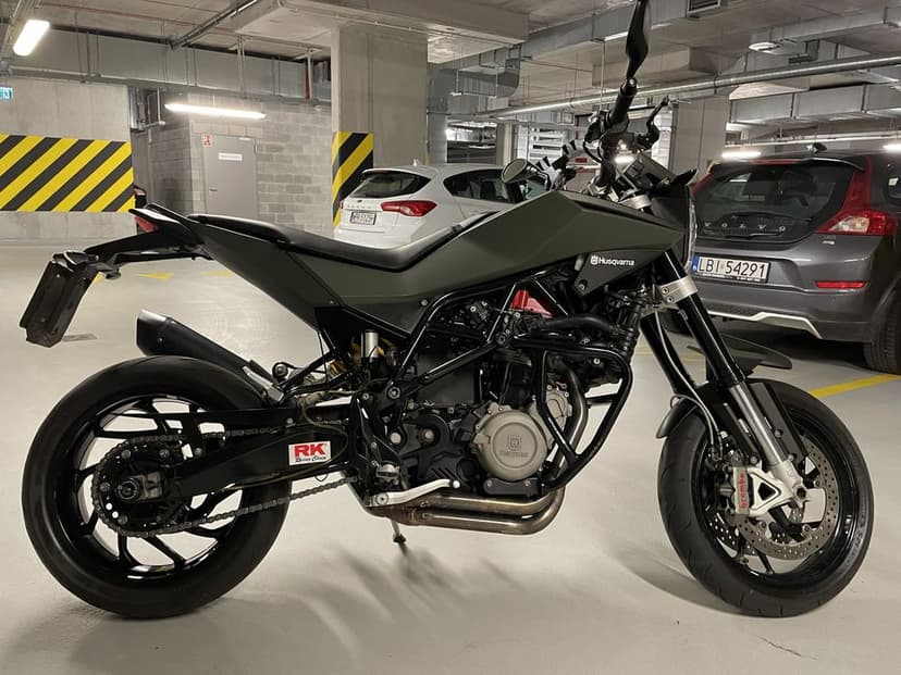 Husqvarna Nuda 900R(supermoto)