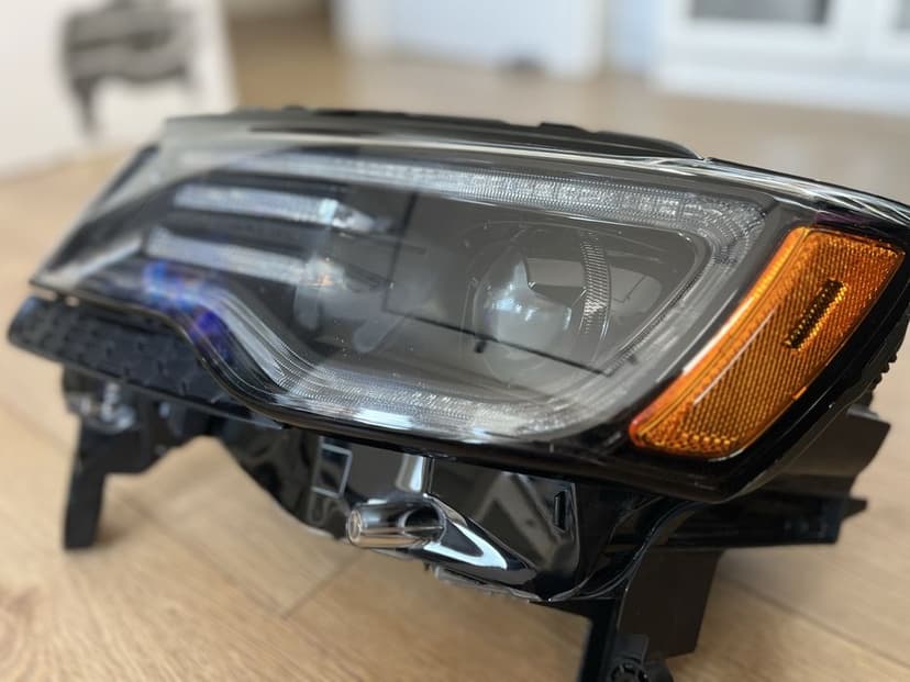 Jeep grand cherokee wk2  reflektor Bi-xenon LED High Altitude 2015