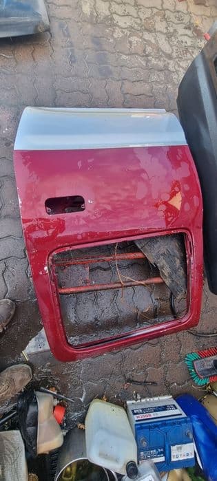 Toyota hilux maska , drzwi , kierownica, gril