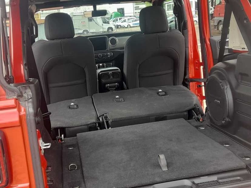 Kultowy Wrangler, wersja JL Sahara, minimalny przebieg 19000km, kamera