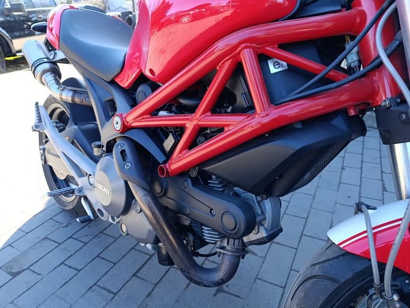 Ducati Monster 696