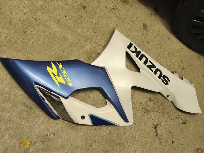 Boczek mały prawa strona suzuki GSX-R  1000k6