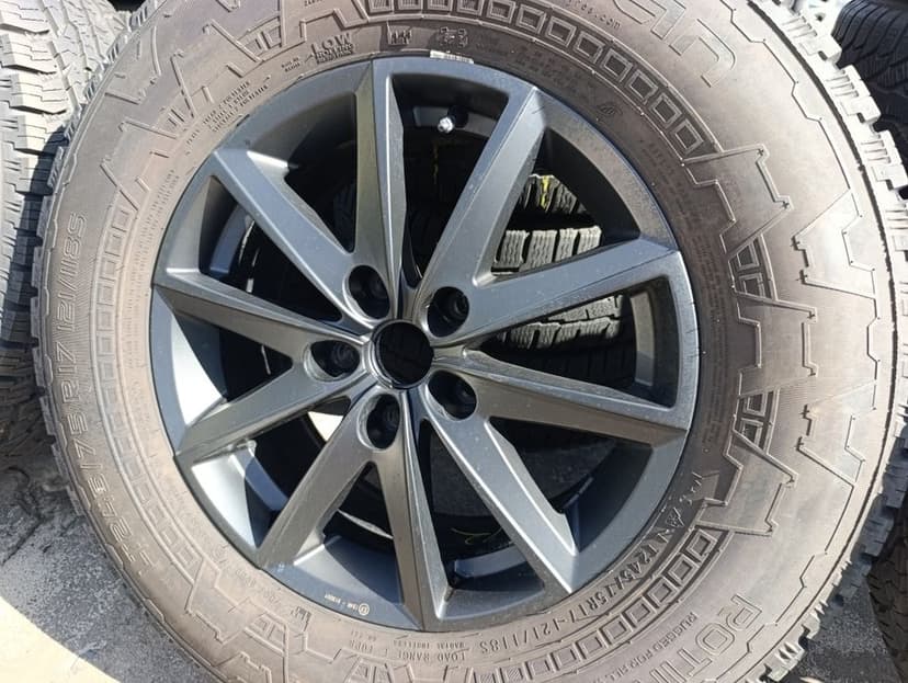 Jeep Wrangler JL felgi aluminiowe 17 cali bardzo ładne z Niemiec 5 x 127