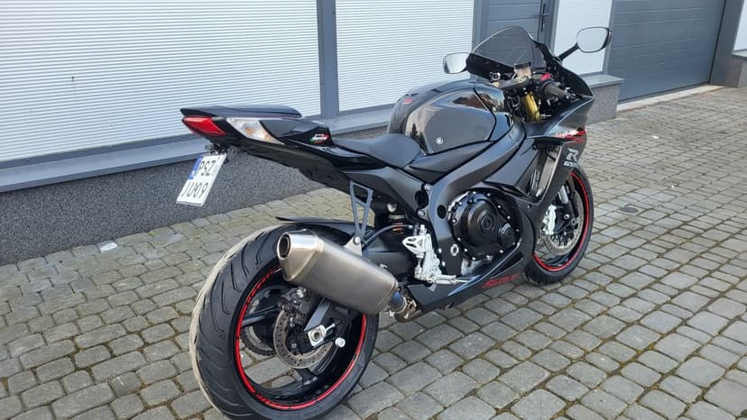 Suzuki GSX-R gsxr 750 po slizgu L1