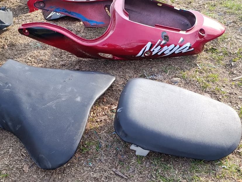Zadupek Kawasaki ZX9R 99-02r wypełnienie tył nadkole błotnik boczek