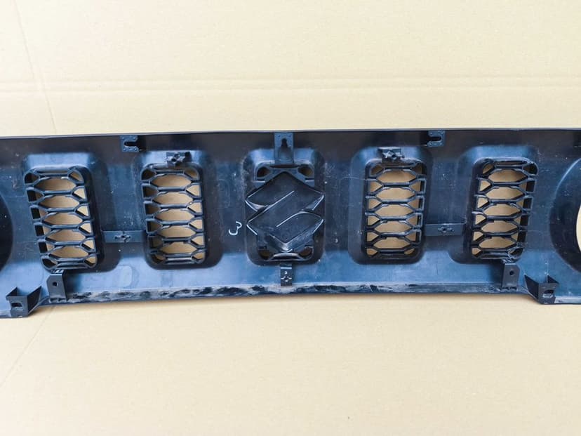 Suzuki Jimny IV 18- grill gril atrapa znaczek chrom kratka 72.111-78R0