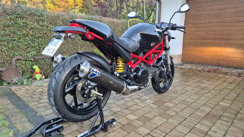 DUCATI Monster 695 /  A2