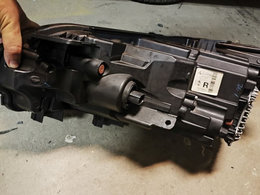 Jeep Cherokee KL Lift Reflektor prawy przedni