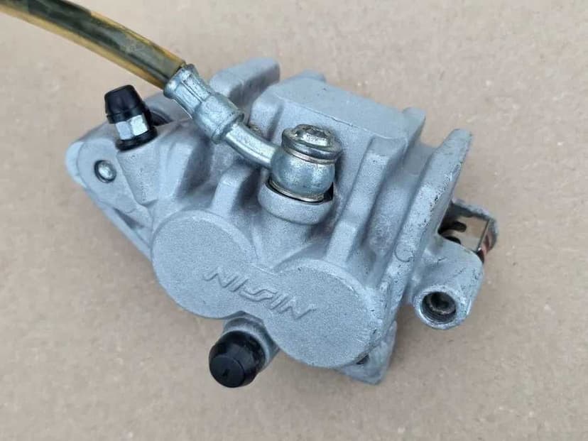 Przód przedni zacisk hamulcowy + przewód Suzuki RM RMZ 125 / 250 / 450