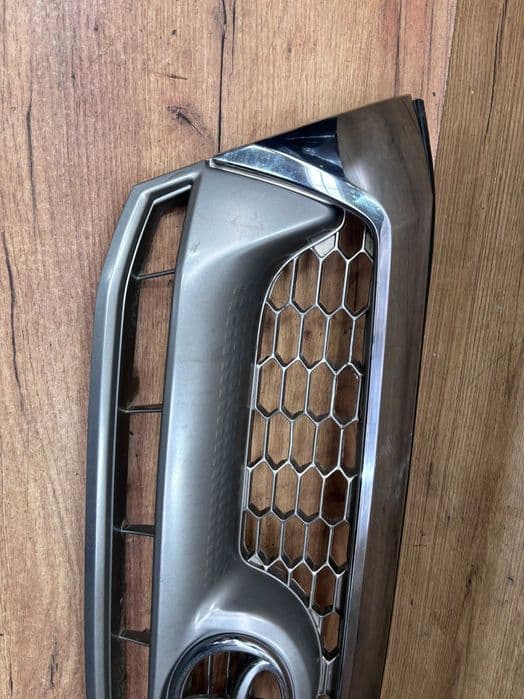 Grill atrapa zderzaka Toyota Hilux
