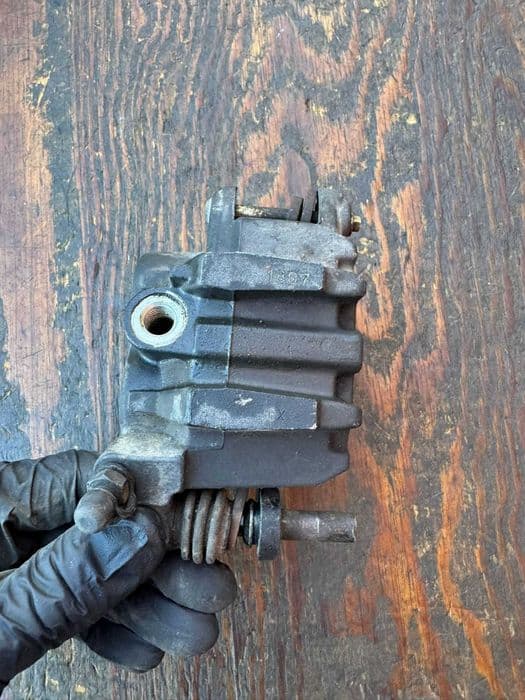 tokico lewy zacisk przod przedni hamulca kawasaki KFX 700 r 04-11