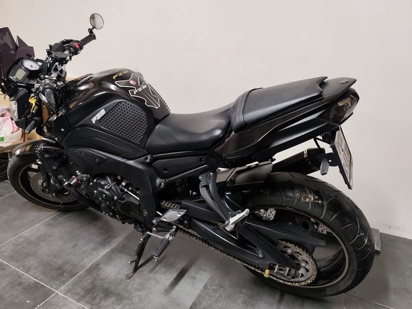 Yamaha FZ8 naked 800 fazer