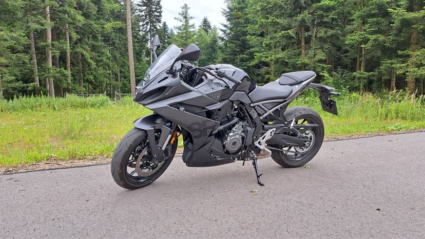 Motocykl Suzuki GSX 8R salon PL