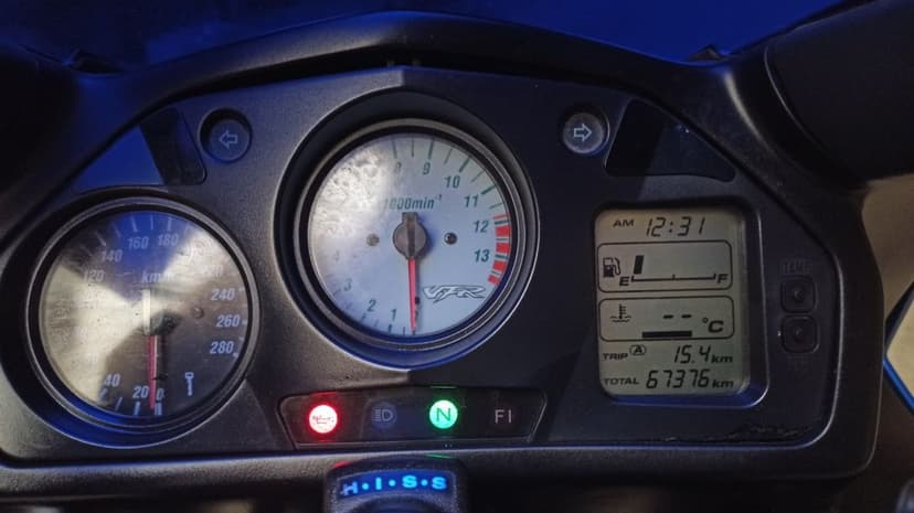 Honda VFR 800 Fi  2000r opony dot 23