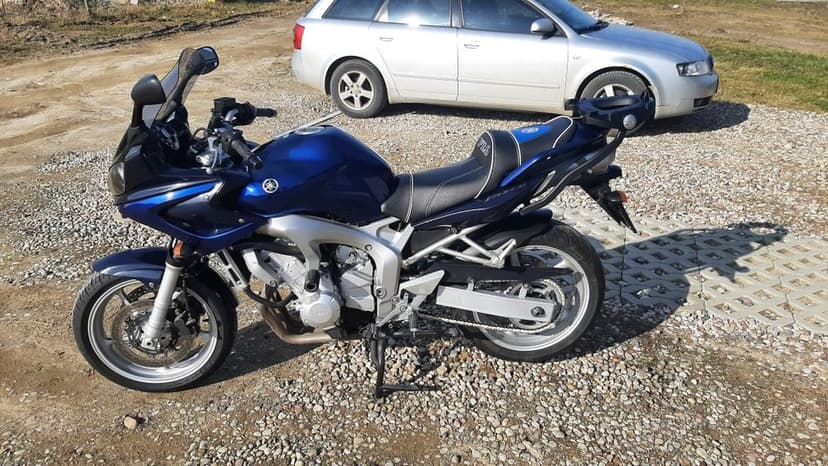 Yamaha FZ6 Fazer 2004r. świeżo po serwisie + kufer centr.Givi Maxia 3