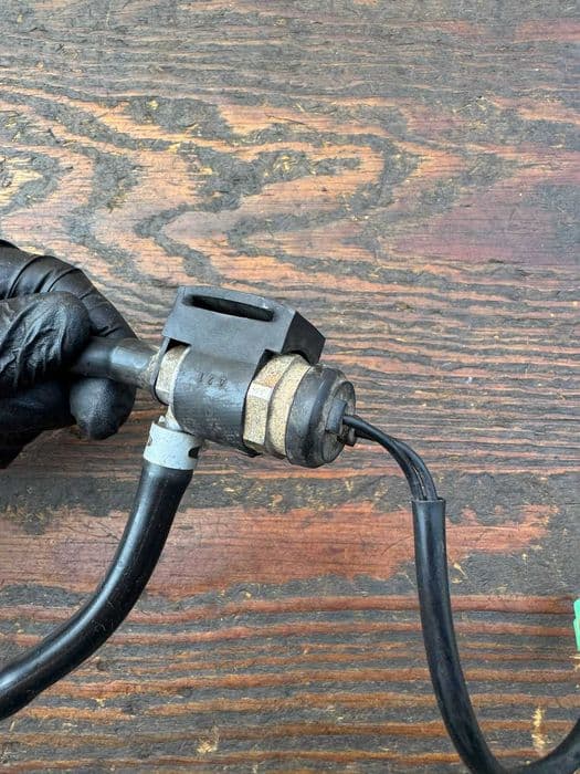 zawor suzuki rm 250 r 00-01 elektromagentyczny zaworow silnik cylindra