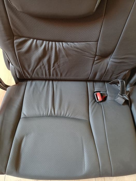 Fotele trzeci rząd toyota land cruiser 2003r.