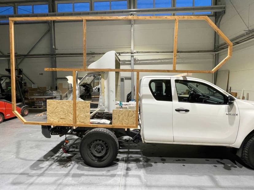 KAMPER_ Zabudowa Toyota Hilux_BUDOWA KAMPERA