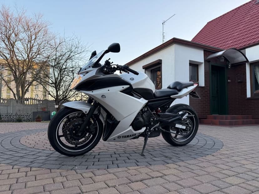 Yamaha FZ6R (XJ6 Diversion f)