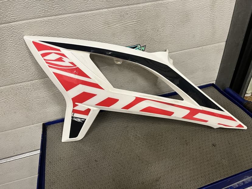 Lewy boczek owiewka beta rr 50 125