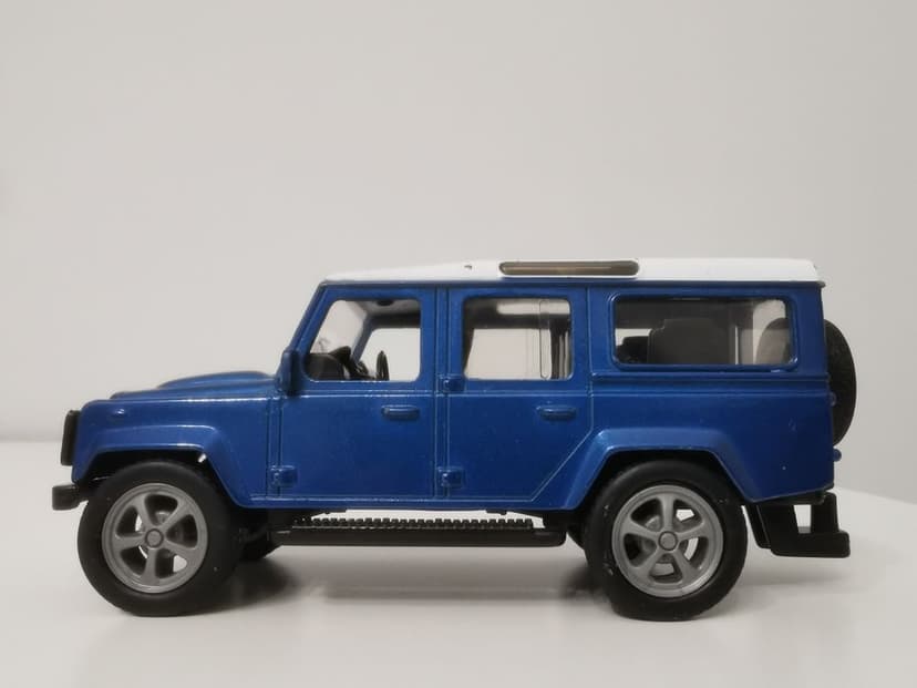 NewRay Autko Model Land Rover Defender 110