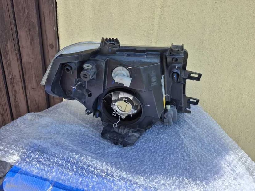 Lampa lewa Nissan Navara, Pathfinder. 1EE.233.055-01. Europa,  idealna