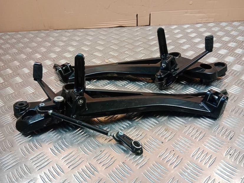 Ducati Monster 696 Sety Kierowcy Set Prawy Lewy Podnóżki Podnóżek