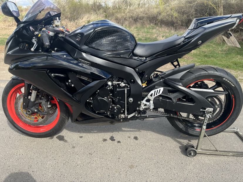 Suzuki Gsxr 750 k8