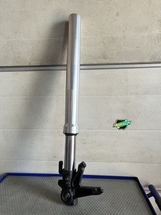 Laga prawa Ducati Monster 696 796