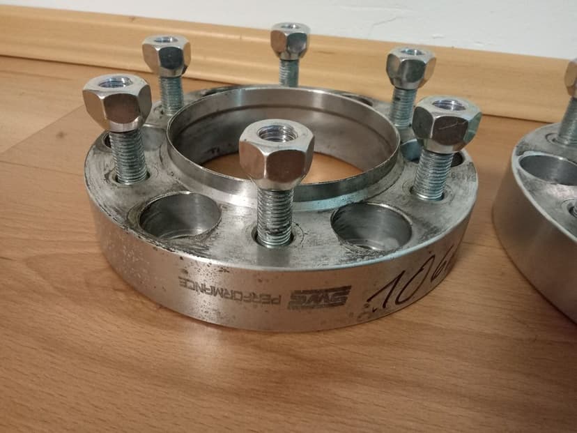 Dystanse z kołnieżem Toyota 4Runner Landcruiser Hilux 6x139,7 30mm