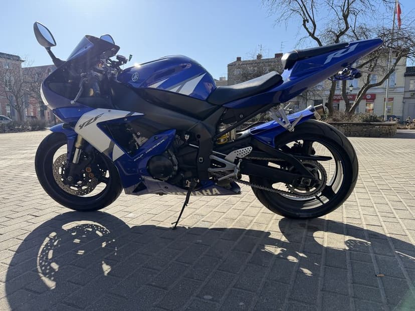 Motocykl Yamaha r1 rn-09