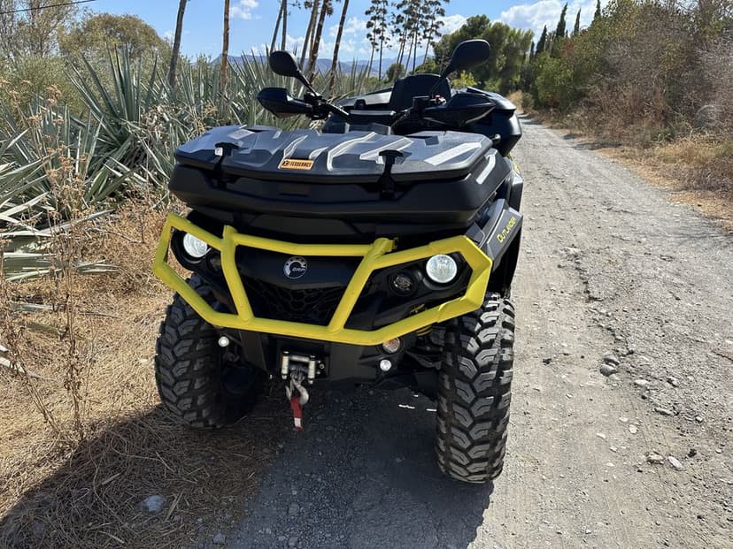 Quad can am autlander 1000 dwu osobowy przejechane ma 9800km