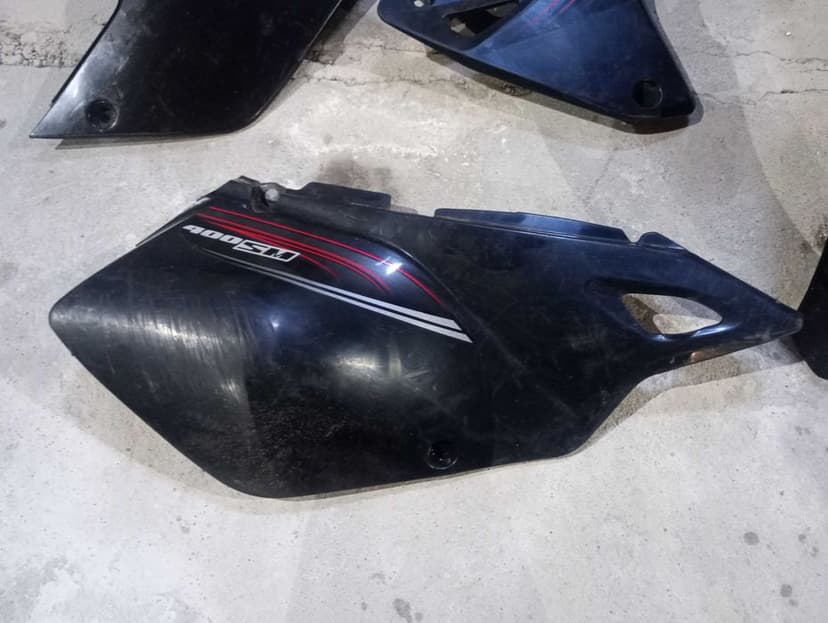 Bok boczek osłona ogon owiewka błotnik Suzuki DRZ 400 SM DR Z DR-Z400
