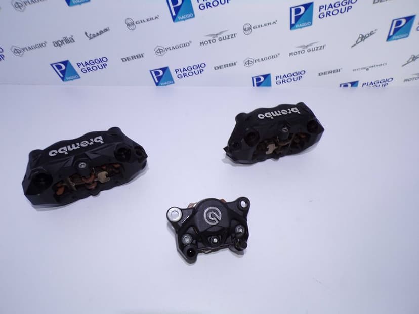 Zaciski Hamulcowe przód i tył BREMBO Aprilia RS660 Tuono 660 OEM.