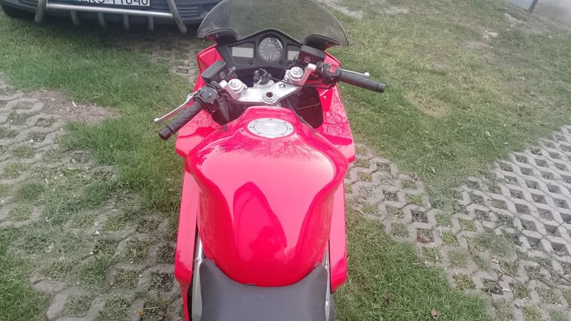 Honda vfr 800 rok 2005
