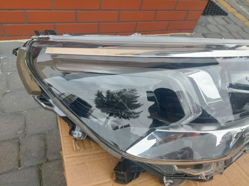 Lampa Przednia Prawa TOYOTA HILUX VIII 8 LIFT 2020- Europa