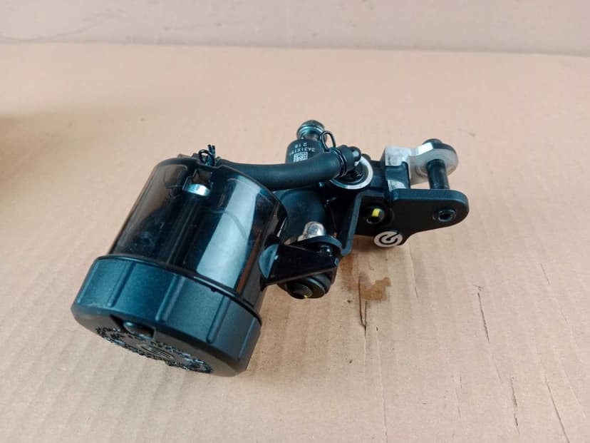 Aprilia RS 660 Pompa Hamulca Przedniego Brembo + Zbiorniczek  20-25
