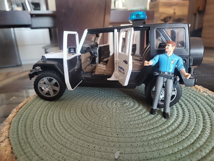 Bruder Jeep Wrangler Policja