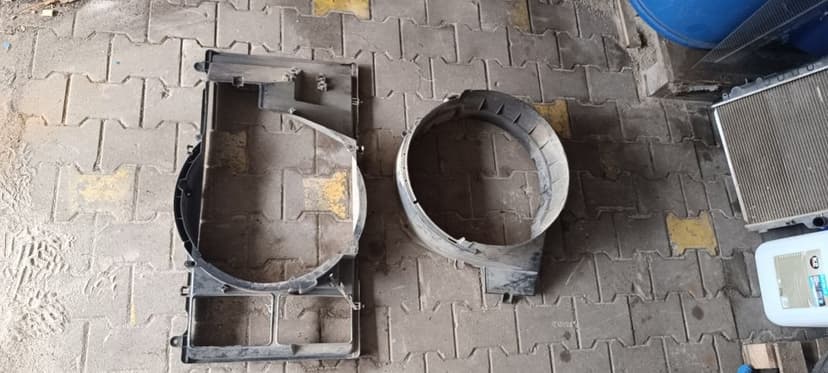 Pokrywa silnika, obudowa chłodnicy, chlodnica nissan patrol zd30