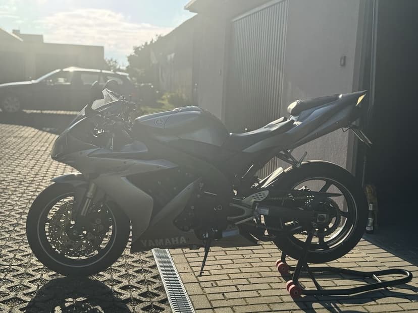 Yamaha r1 2005r rn12