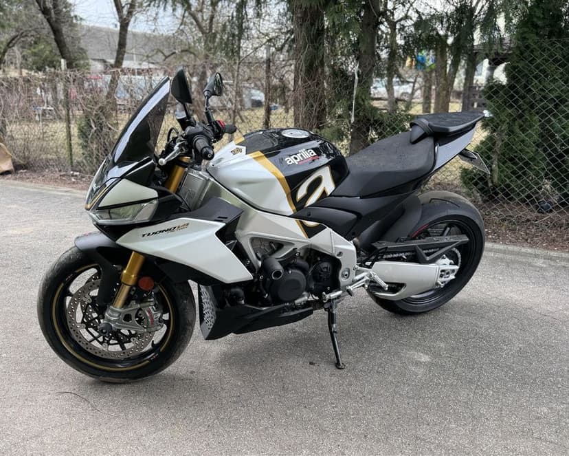 Aprilia Tuono V4 Factory 1100 Cesja Leasing FV23 Akrapovic
