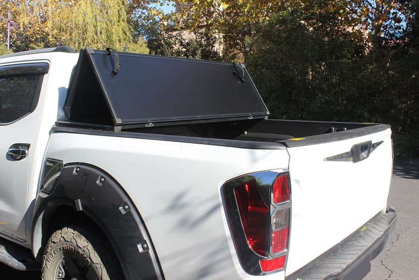 toyota hilux viii an120 2015-2026 twarda składana pokrywa paki z led