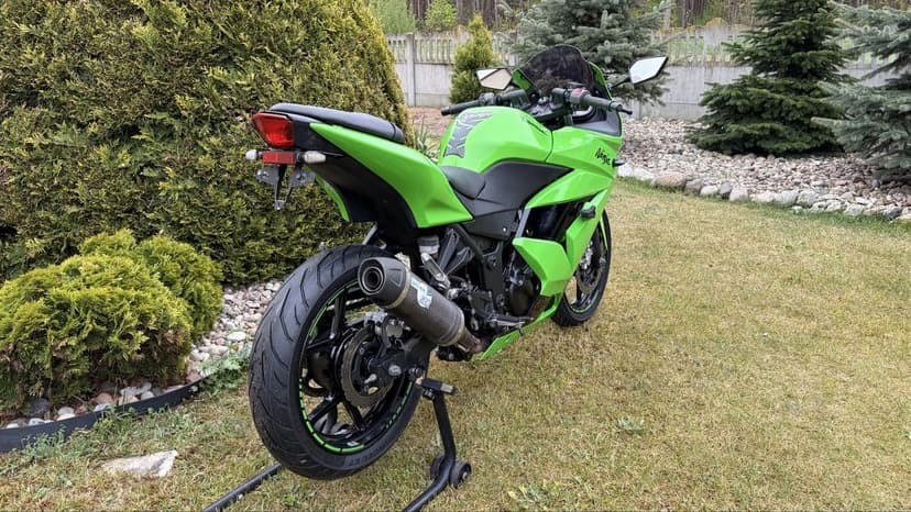 Kawasaki Ninja 250 EX250 z 2009 roku kat. A2 import Niemcy nowe opony