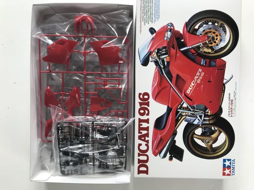Motocykl Ducati 916 model motor Tamiya 14068