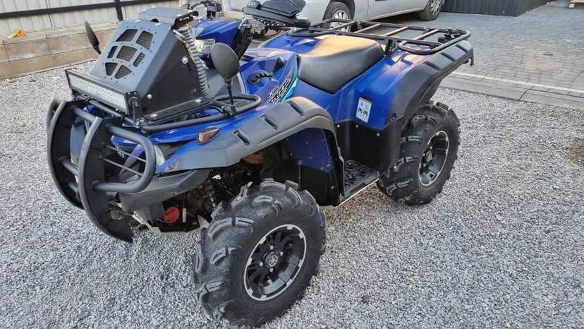Zadbany Yamaha Grizzly 700 EPS z niskim przebiegiem – sprzęt, który długo jeszcze posłuży bez problemów.