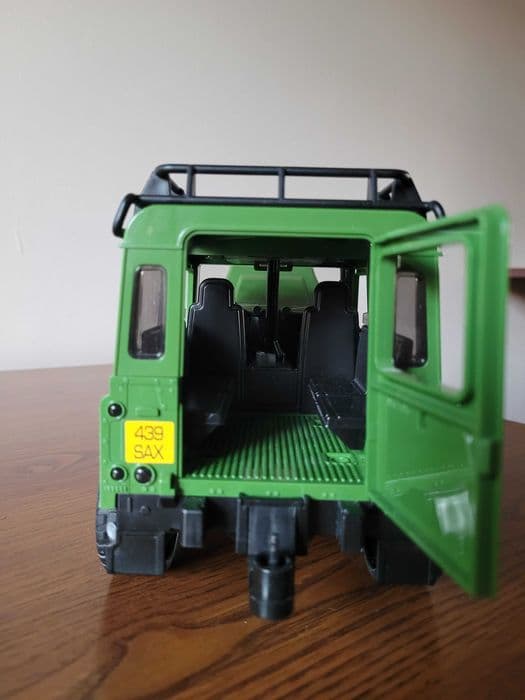 Land Rover Defender Bruder z przyczepą