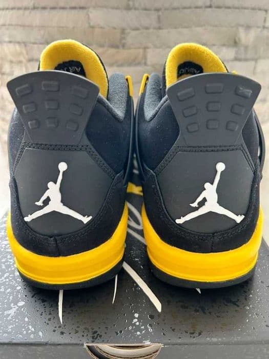 Buty sportowe Jordan_4_Retro_Thunder R.40
