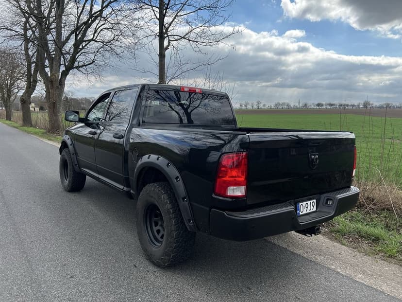 Dodge RAM 1500 5.7 HEMI Crew Cab Kanada, mały przebieg, LIFT 2”
