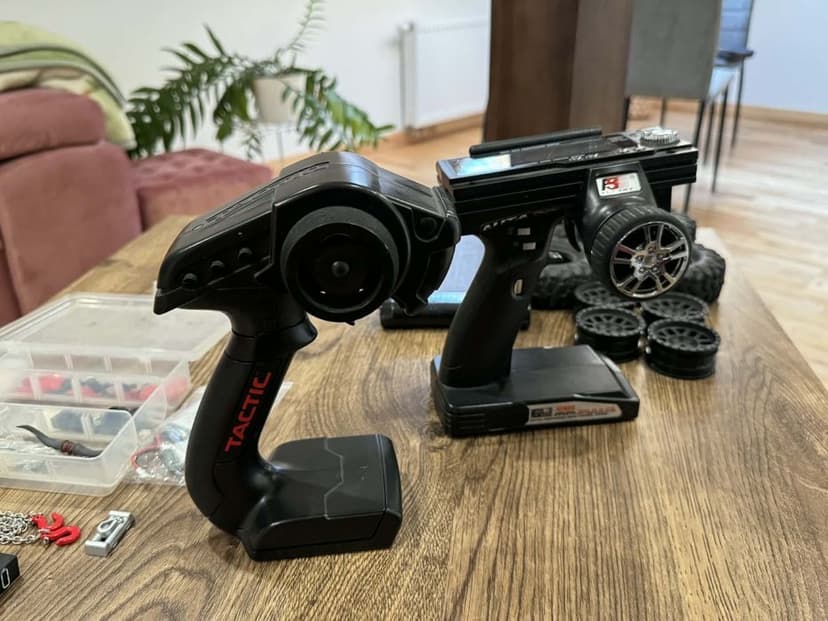 Model RC  Axial SCX10 II Jeep Cherokee