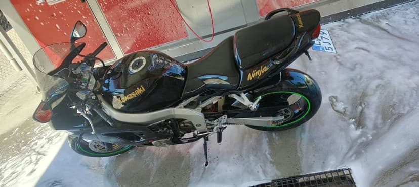 Kawasaki ZX6R . Zapraszam. 100% sprawnie. Po Seriwsie. Cena do negocjacji.